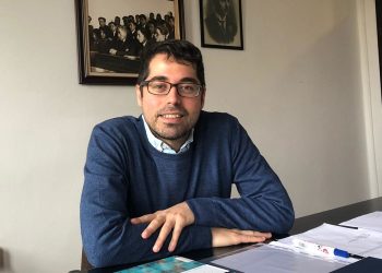 Siyaset Bilimci Berk Esen havalimanında gözaltına alındı