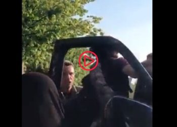 Soylu geçerken kalp işareti yapan genç, polis şiddetiyle gözaltına alındı