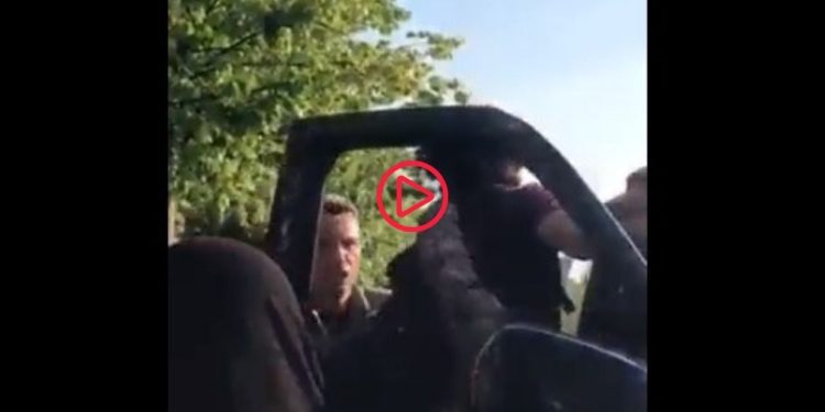 Soylu geçerken kalp işareti yapan genç, polis şiddetiyle gözaltına alındı