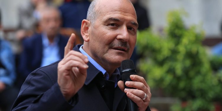 Soylu hedef gösterdi: Bu adam bir mafya, operasyon çekiyor