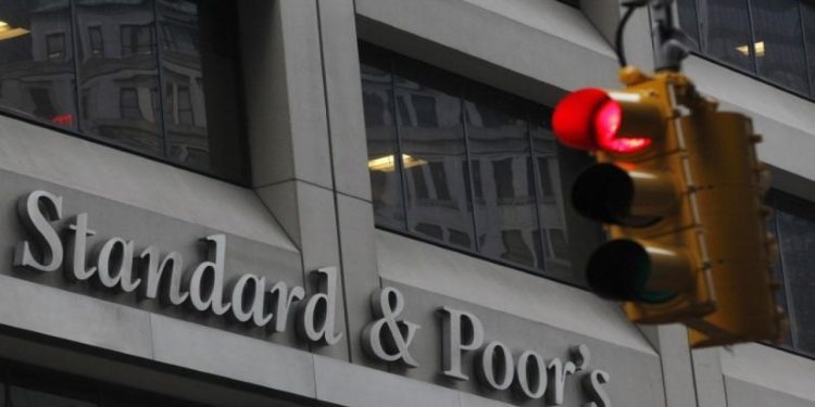 Standard & Poors Türkiye'nin risk primini 597'ye yükseltti