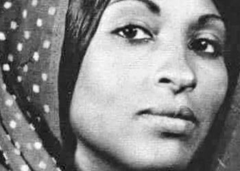 Sudan'ın ilk kadın tiyatro oyuncusu çapraz ateşte kalarak öldü