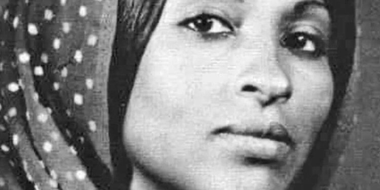 Sudan'ın ilk kadın tiyatro oyuncusu çapraz ateşte kalarak öldü