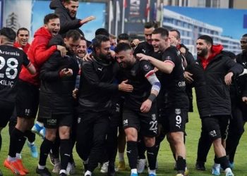 Süper Lig'e çıkma yarışı nefes kesiyor