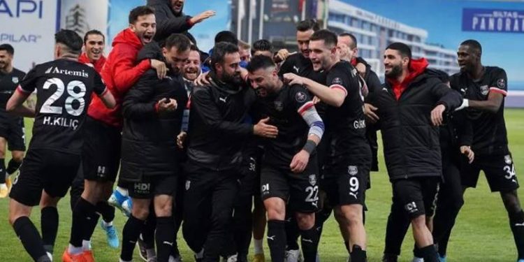 Süper Lig'e çıkma yarışı nefes kesiyor