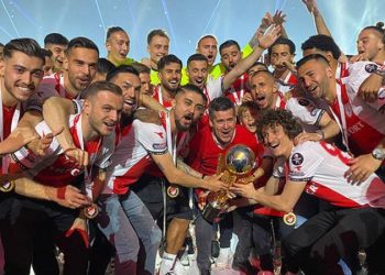 Süper Lig'e yükselen Samsunspor kupasını aldı