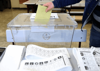 Suudi Arabistan'da annesinin yerine oy kullanan yabancı uyruklu kişi hakkında suç duyurusu