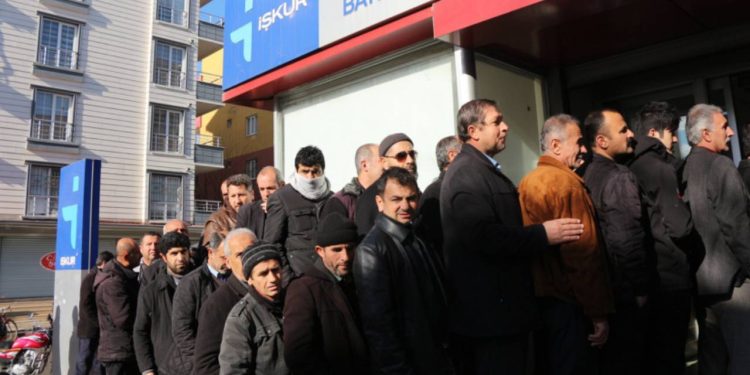 TÜİK: Yılın ilk çeyreğinde işsizlik oranı tek haneye geriledi, atıl işgücü oranı yükseldi