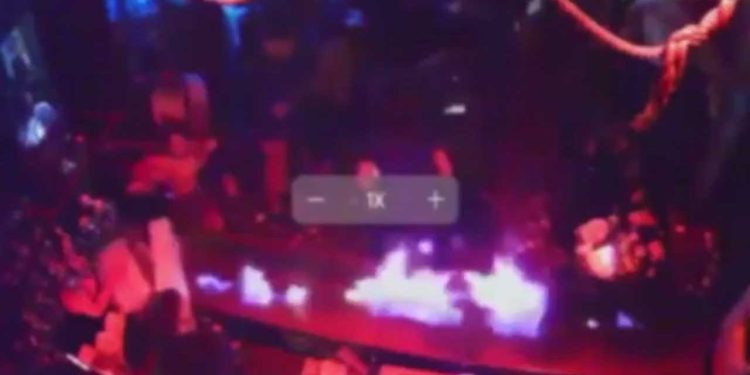 Taksim'de gece kulübündeki alevli şov üç kişiyi yaraladı