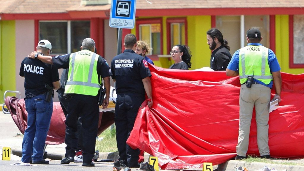 Teksas'ta yine saldırı:  Araç sürücüsü göçmen merkezi yakınında duraktakileri ezdi, 7 kişi öldü