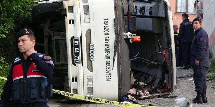 Trabzon’da otobüs şarampole devrildi: 1’i çocuk 4 kişi öldü