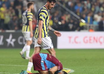 Trabzonspor Kulübü, Fenerbahçe ile yaptıkları karşılaşmada Mahmoud Trezeguet'nin gol sevincinde Samet Akaydin'in üzerine doğru "tükürmesi"ne yönelik davranışın kabul edilemez olduğunu belirtti.