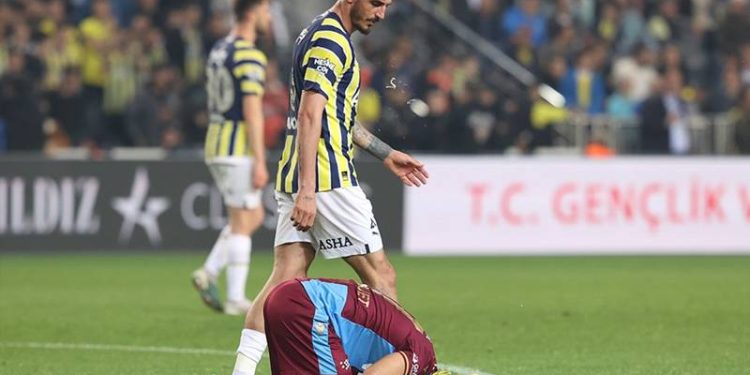 Trabzonspor Kulübü, Fenerbahçe ile yaptıkları karşılaşmada Mahmoud Trezeguet'nin gol sevincinde Samet Akaydin'in üzerine doğru "tükürmesi"ne yönelik davranışın kabul edilemez olduğunu belirtti.