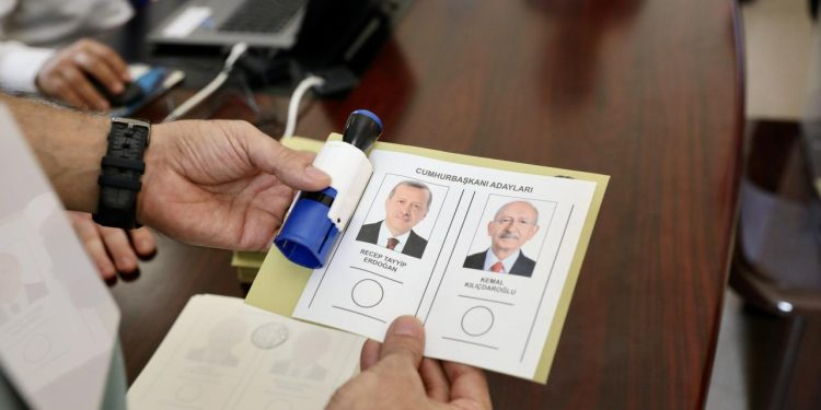 Türkiye 13. Cumhurbaşkanı'nı seçmek için bir kez daha sandık başına gidiyor