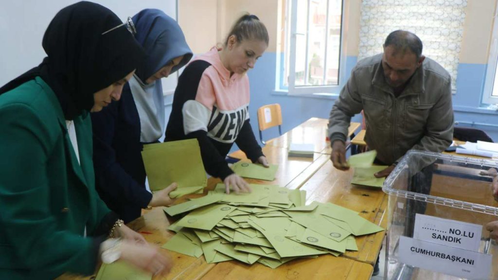 Türkiye seçimini yaptı: Büyükşehirlerde son durum ne?