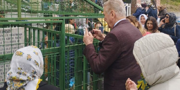 Uğur Dündar, 2002 seçiminden önce gittiği türbeye gitti: Zuhurat Baba'dan Erdoğan'a kötü haber