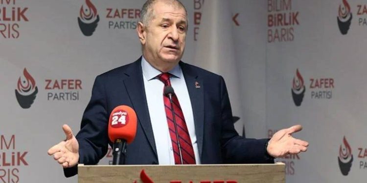 Zafer Partisi Genel Başkanı Ümit Özdağ katıldığı canlı yayında, "Biz ilkelerimizi ortaya koyduk. Sorumluluk alırız. Özellikle çok iyi bildiğimiz konularda sorumluluk üstleniriz. Ama mesele önce politikalarımızın benimsenmesi. Taraflarla ortaklaşamazsak kimseyi desteklemeyiz" ifadelerini kullandı.