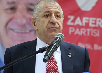 Zafer Partisi Genel Başkanı Ümit Özdağ, Cumhurbaşkanı adayı Kemal Kılıçdaroğlu ile ortak açıklama yapmalarına saatler kala, Twitter'dan dikkat çeken bir paylaşım yaptı. Özdağ CHP Gençlik Kolları'nın paylaşımını alıntılayarak, "Size Zafer Partisi’ndeki şablonları da verelim. Ve söz ben İçişleri Bakanı olarak yollayacağım." dedi.