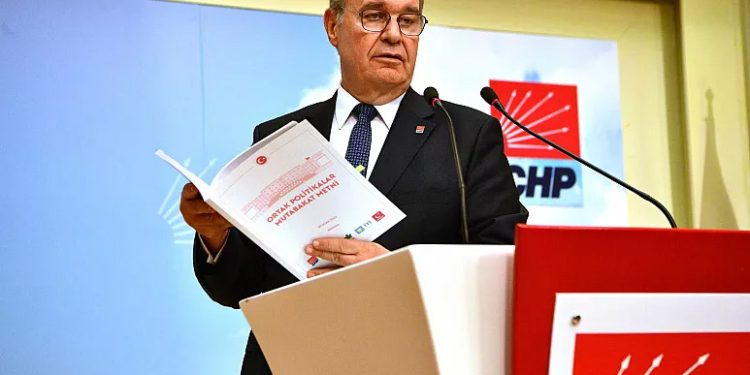 CHP Genel Başkan Yardımcısı ve Parti Sözcüsü Faik Öztrak, Millet İttifakı’nın Cumhurbaşkanı adayı Kemal Kılıçdaroğlu ile Zafer Partisi Genel Başkanı Ümit Özdağ arasındaki görüşmede bakanlık konusunun gündeme gelmediğini belirterek, Millet İttifakı’nın protokolünde belirtildiği gibi yerel yönetimlerde yargı kararı olmaksızın adım atılmayacağını bildirdi.