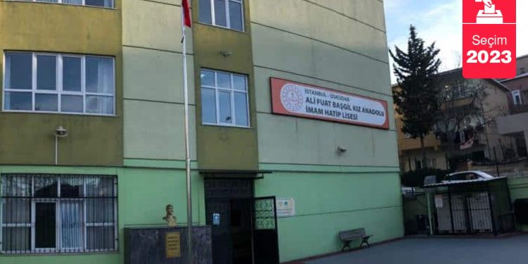Üsküdar'da oy verme işlemi sırasında yangın