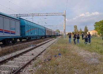 Vagonların üzerine çıkan çocuk akıma kapılarak ağır yaralandı
