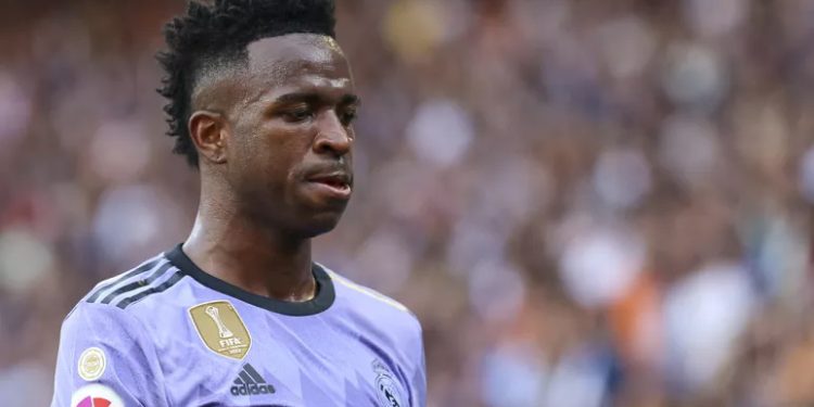 Real Madrid'li Vinicius'a, Valencia maçında verilen kırmızı kart cezası iptal edildi