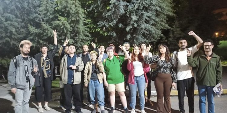 YSK önünde gözaltına alınanlar serbest