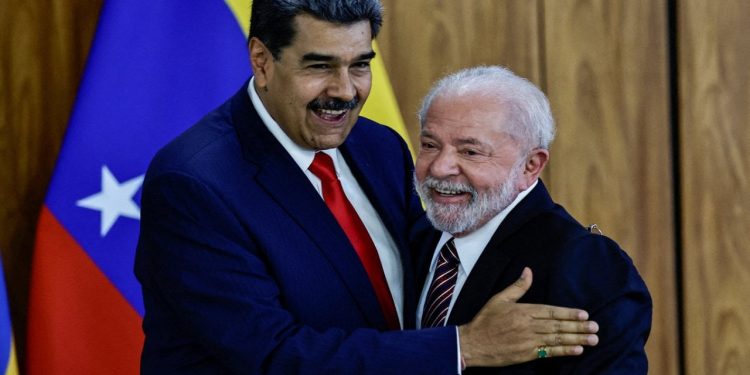 Yasak kalktı, Maduro sekiz  yıl sonra Brezilya'ya gitti