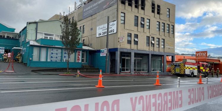 Yeni Zelanda'da hostel yangını: En az 10 kişi öldü