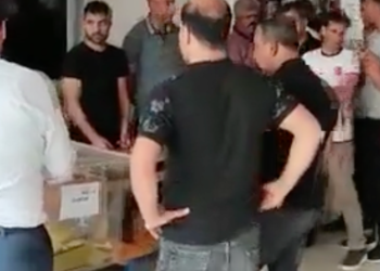 Yer, Hatay: Usulsüzlüklere itiraz eden müşahitler darp edildi, toplu oy kullanımına müdahale yok