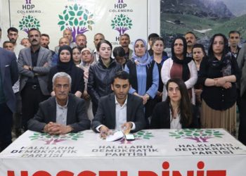 Yeşil Sol Parti Hakkari’de demokrasi nöbeti başlattı