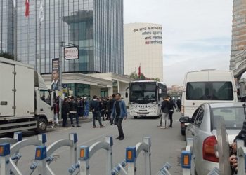 Yeşil Sol Parti adayı ve 15 işçi gözaltına alındı