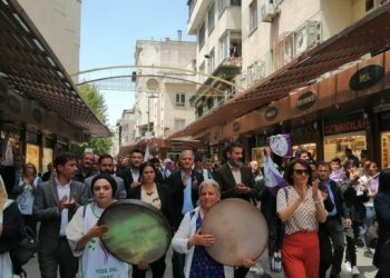 Yeşil Sol'dan kitlesel seçim yürüyüşü: Ağacın altına mührünüzü basın