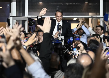 Yunanistan’da seçimler: Miçotakis’in partisinden büyük zafer; ancak ikinci seçim kapıda