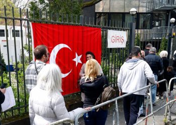 Yurt dışında 1,6 milyon seçmen oy kullandı