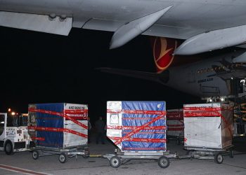 Yurt dışından Ankara'ya getirilen oylar ATO Congresium'a ulaştı