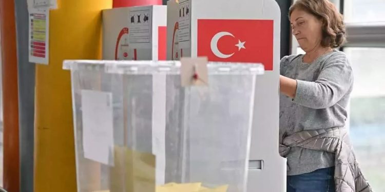 Yurtdışında oy verme işlemi yarın başlayacak