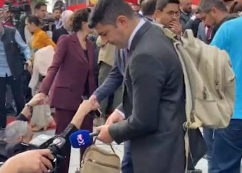 Zafer Partili görevlilerden K24 ekibine engelleme: Mikrofonu kürsüden kaldırttılar