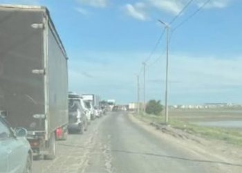 Zaporijya'da 'nükleer' panik: Kilometrelerce araç kuyruğu oluştu