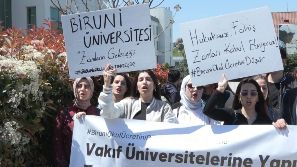 Zeytinburnu'nda üniversite öğrencilerinden yüzde 130 zam eylemi