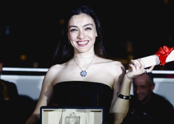 Merve Dizdar Cannes Film Festivali’nde “en iyi kadın oyuncu” ödülünü aldı