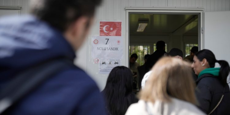 Almanya’da Her İki Seçmenden Biri Oy Kullandı