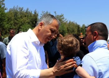 İçişleri Bakanı deprem bölgesinde: “Temmuz sonu itibariyle geçici konut ve kira yardımı süreci tamamlanacak’’