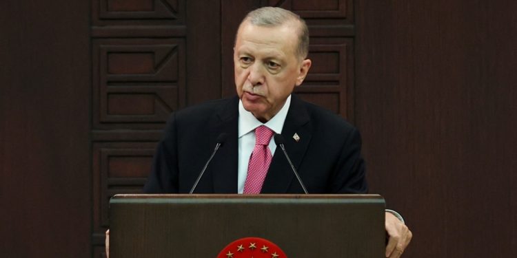 Erdoğan’dan muhalefete sert sözler: “Uçkuru kaptırmışsınız, LGBT’cisiniz”