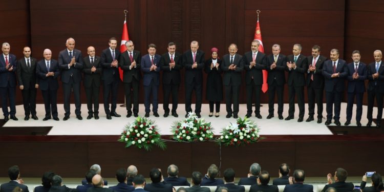 Ekonomide Şimşek dış politikada Fidan dönemi