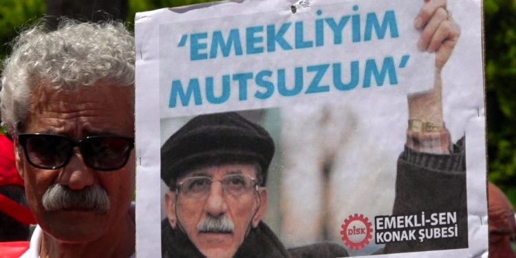 Emekliler bayramda asgari ücret kadar ikramiye istiyor