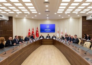 Asgari ücrette halkın beklentisi 20 bin TL ama masadaki rakam 12 bin TL mi?