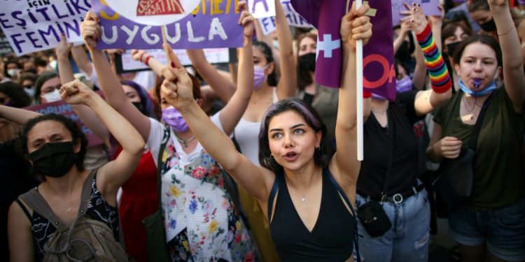 Türkiye’de cinsiyet eşitliğinde “anayasa” kaygısı yaşanıyor: “Yeni anayasa ile eşitsizlikler artabilir”