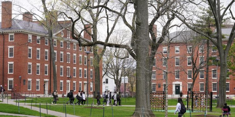 ABD Yüksek Mahkemesi, iki üniversitesinin ‘pozitif ayrımcılık’ uygulamasına karşı çıktı