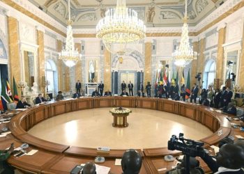 Afrikalı arabulucu heyetle görüşen Putin: Barış isteyenlerle yapıcı diyaloga hazırız